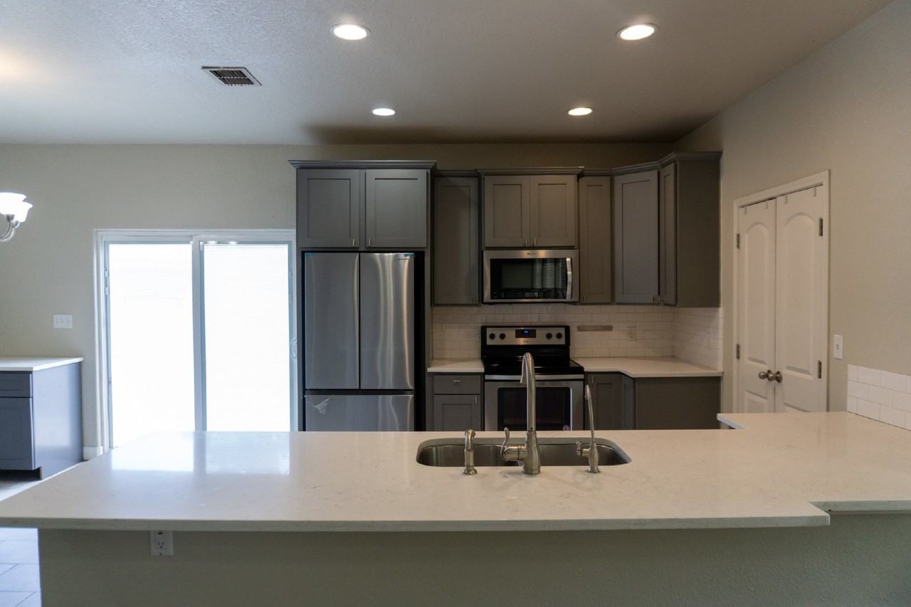 1019 W Rosewood Ave - Photo 7 of 21