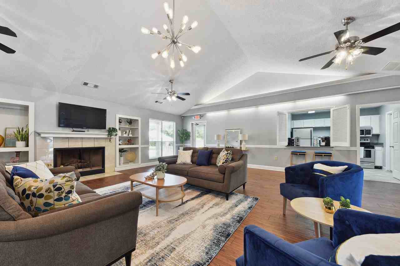 Jasmine - Photo 4 of 41