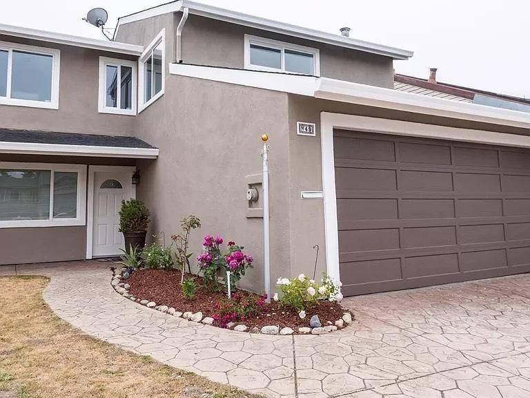 49 Saint Michaels Ct #NA - Photo 2 of 13