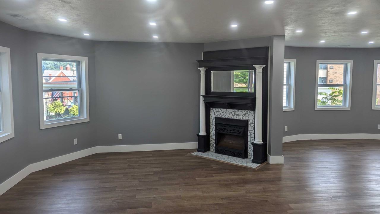 211 Central Ave #1 - Photo 4 of 15