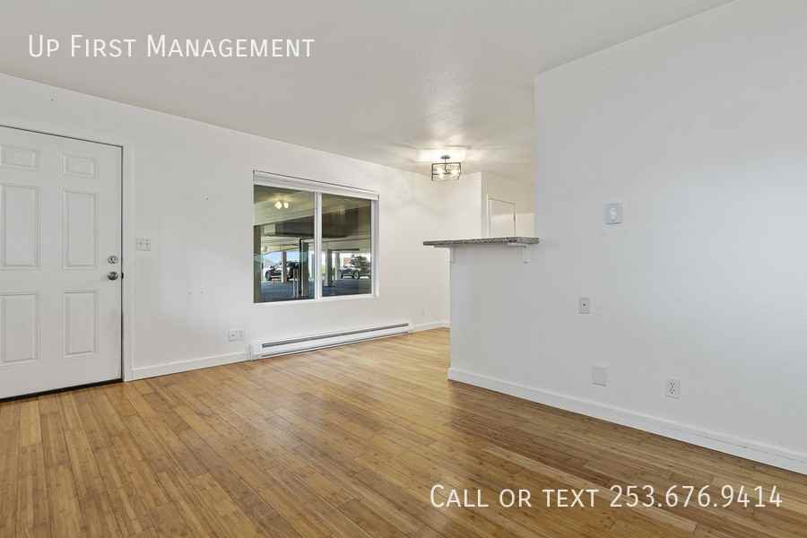 5321 N Pearl St #101 - Photo 3 of 15