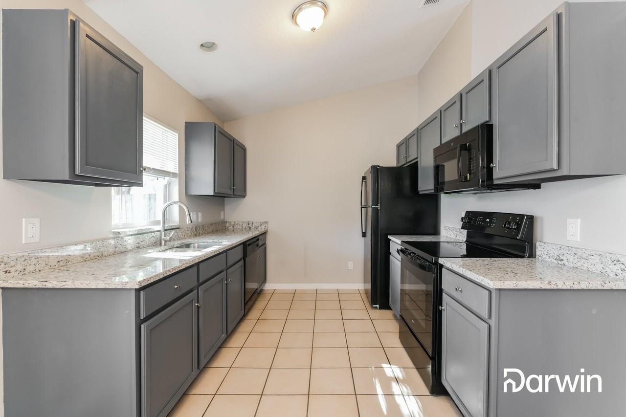 11916 Kathleen Ct - Photo 2 of 15