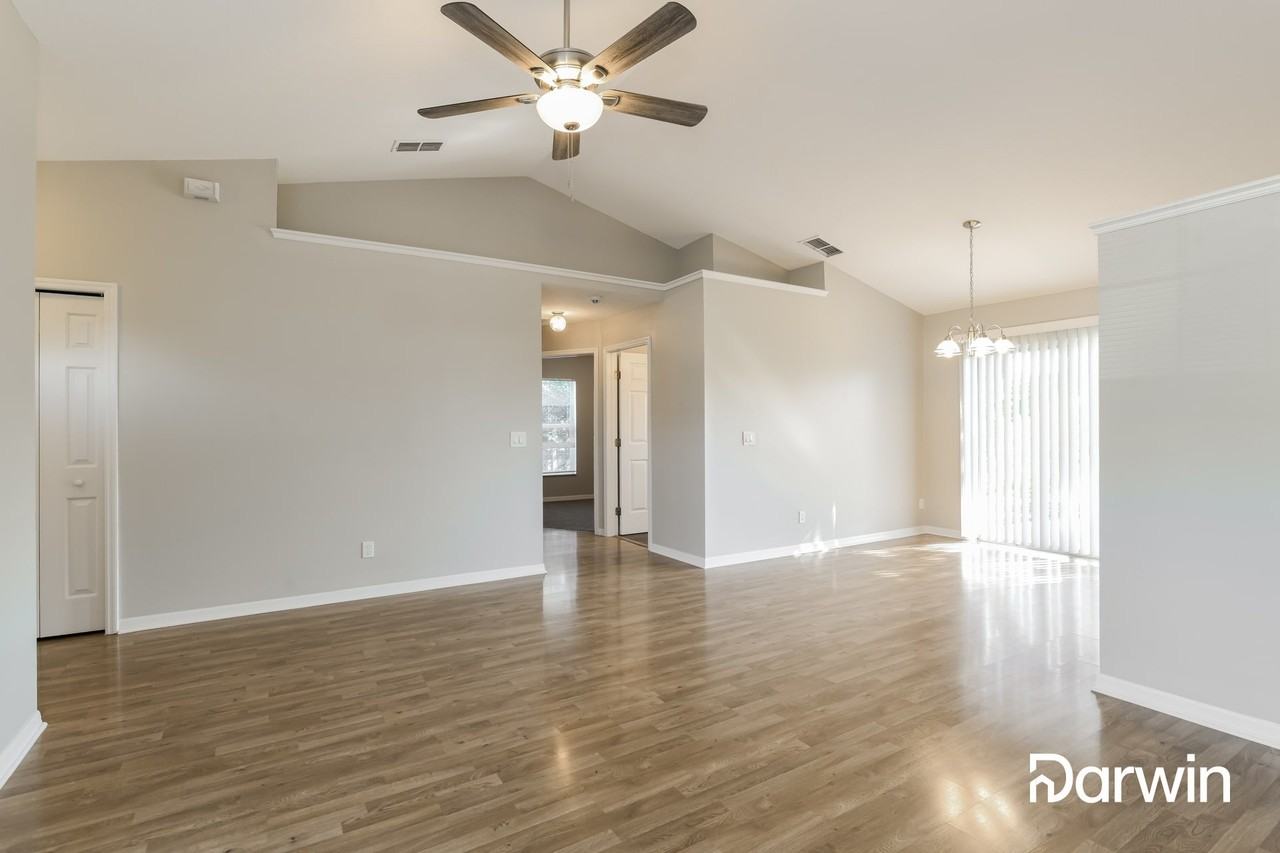 11916 Kathleen Ct - Photo 3 of 15