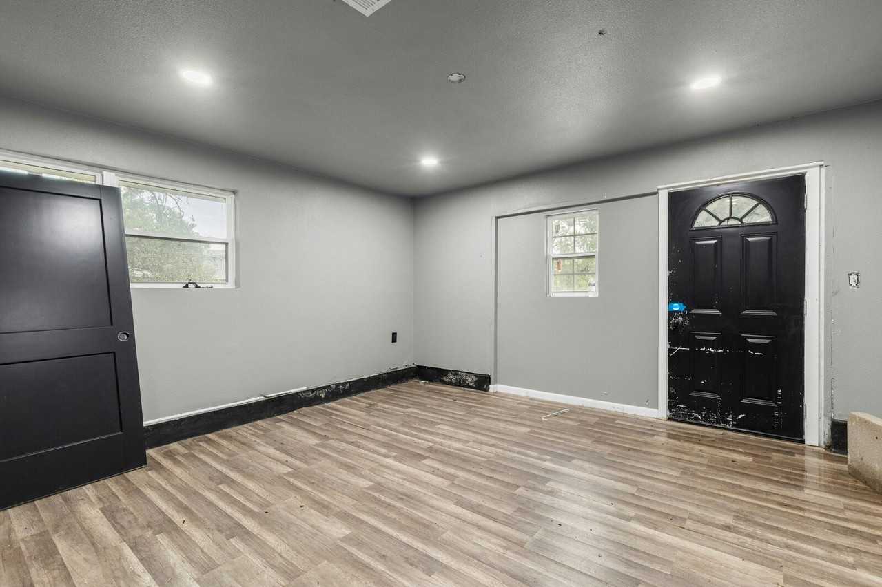 256 Candyce Drive, Unit 4 - Photo 5 of 9