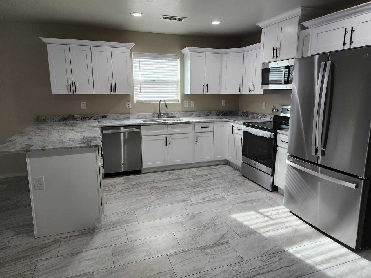 904 West Jaffa Street - Photo 3 of 18