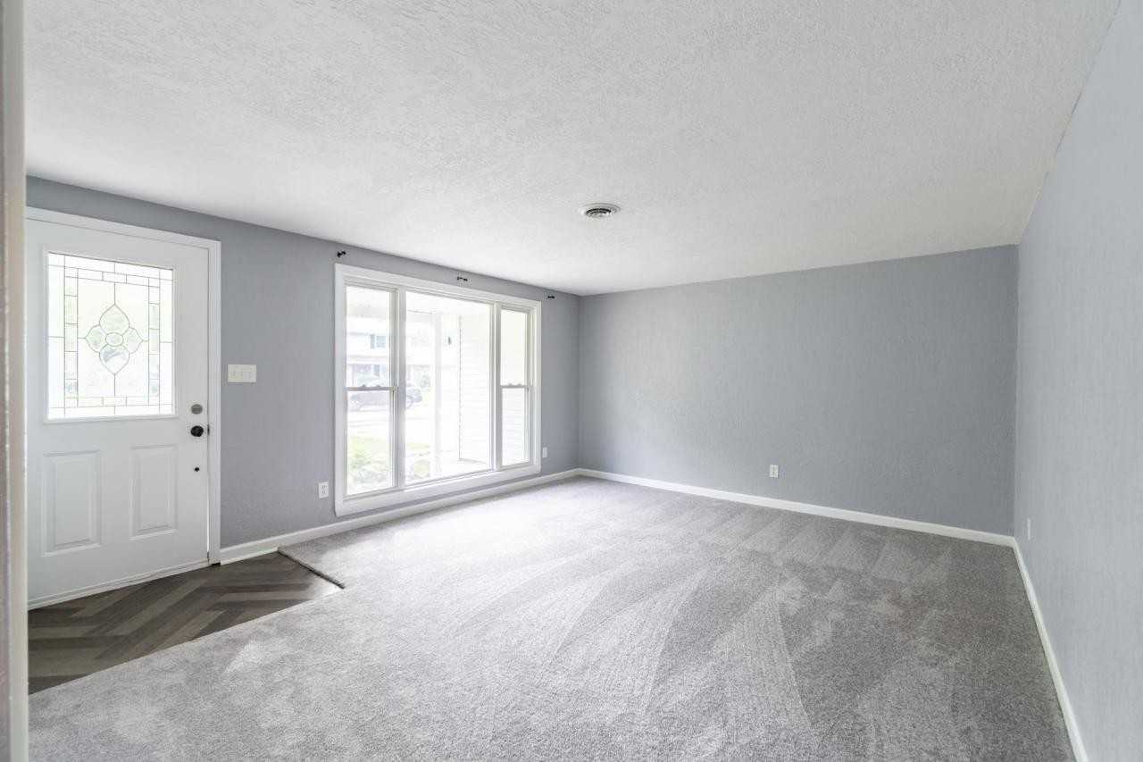 4225 Oakhurst Dr - Photo 2 of 27