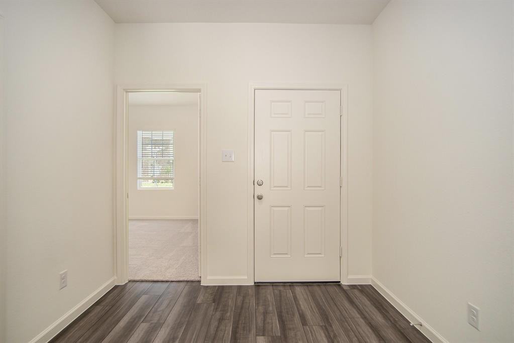 5541 Ladytown Ln - Photo 5 of 25