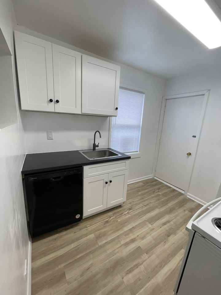 2421 Beechwood Blvd #B - Photo 2 of 21