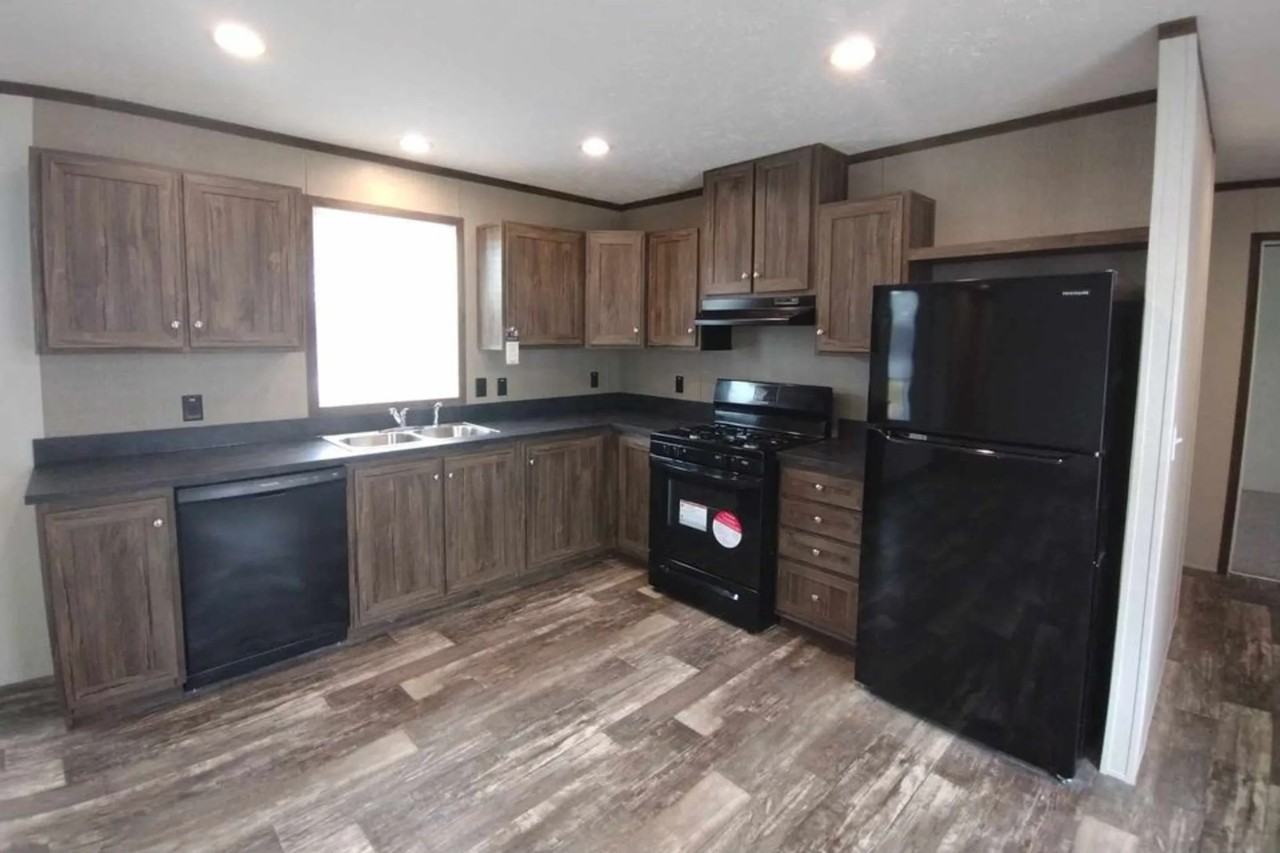 5085 Yorkshire Dr - Photo 2 of 22