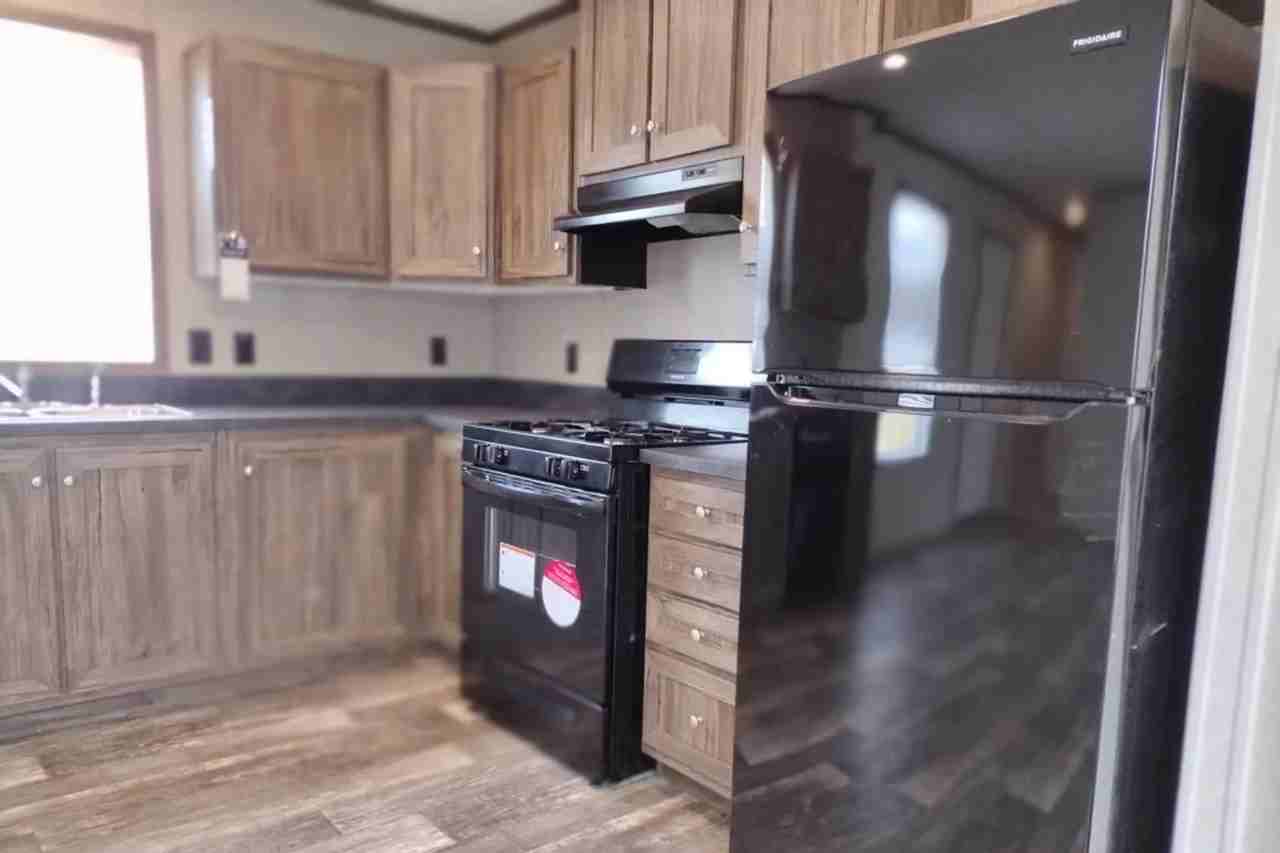 5085 Yorkshire Dr - Photo 3 of 22