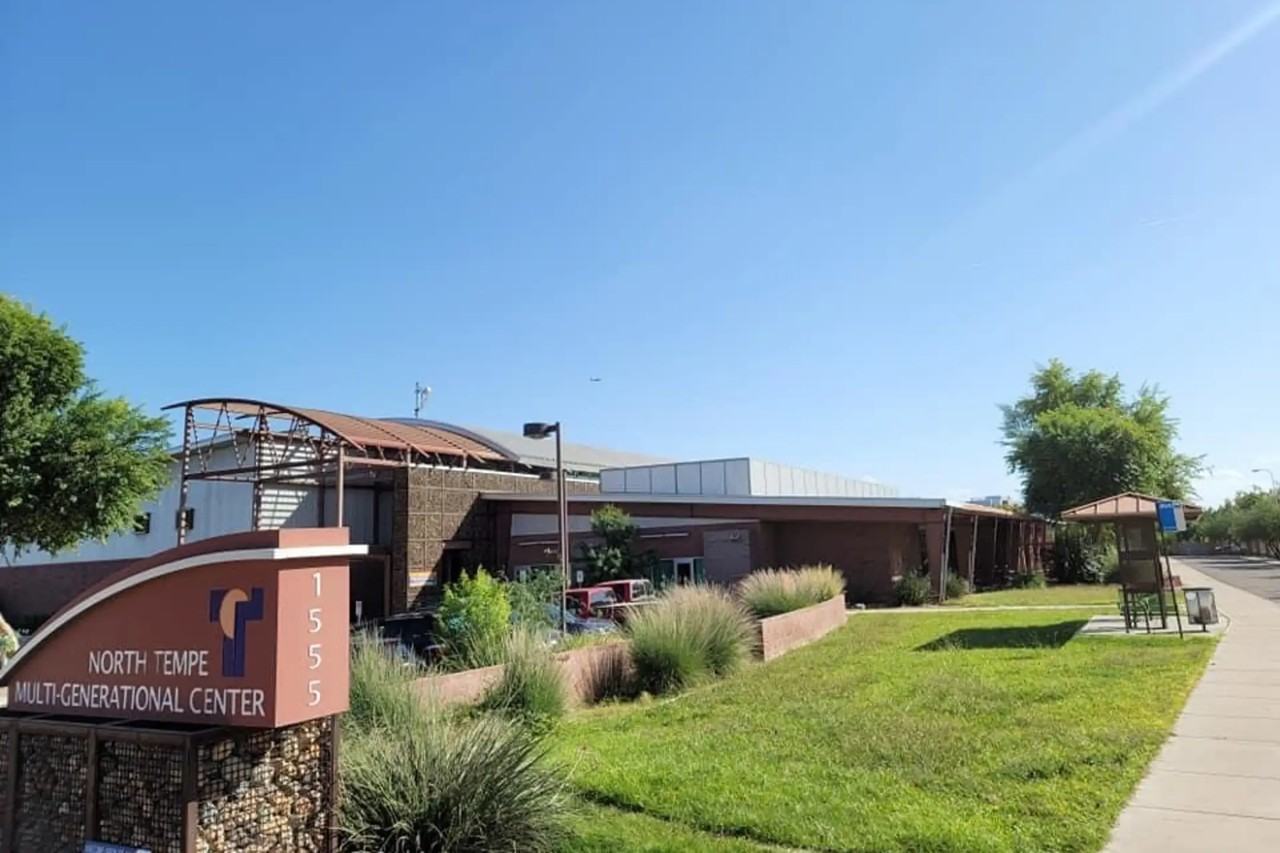 1048 E Susan Ln - Photo 2 of 14