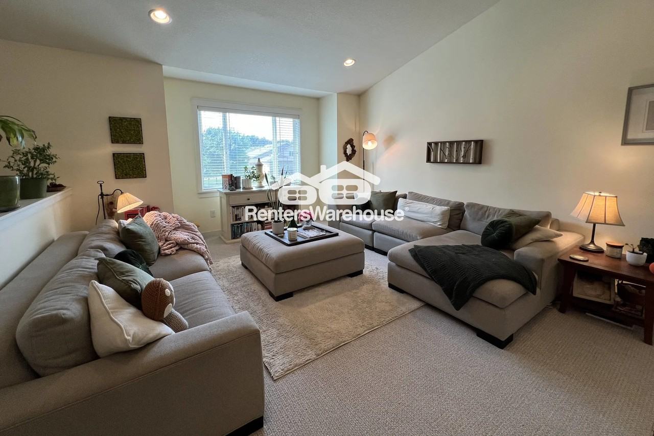 1236 1st St - Photo 3 of 20