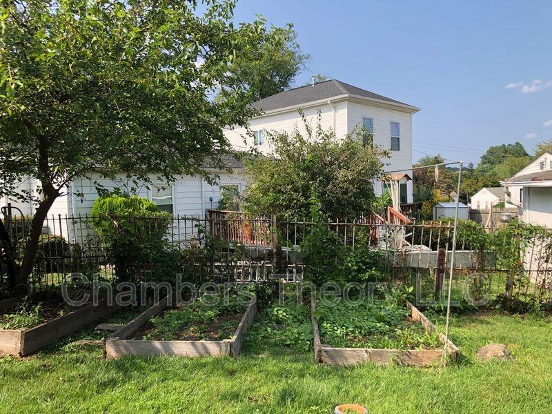 3025 Graham Ct - Photo 3 of 7