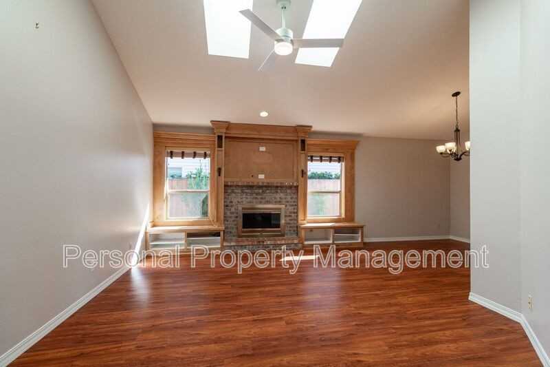 1609 Se 158th Ave - Photo 2 of 20