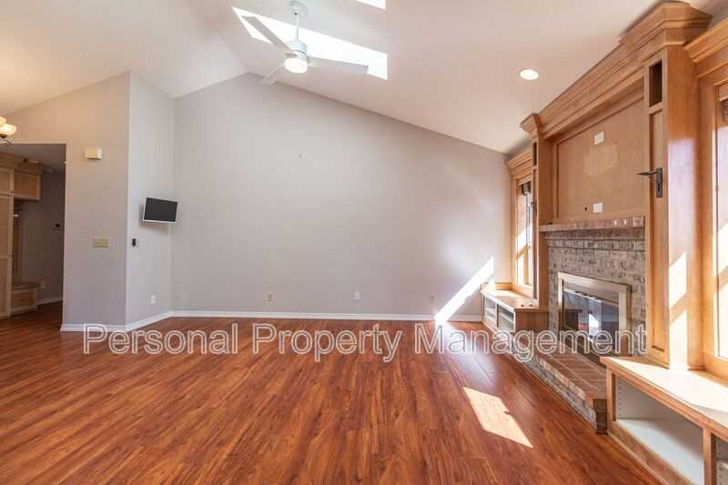 1609 Se 158th Ave - Photo 3 of 20