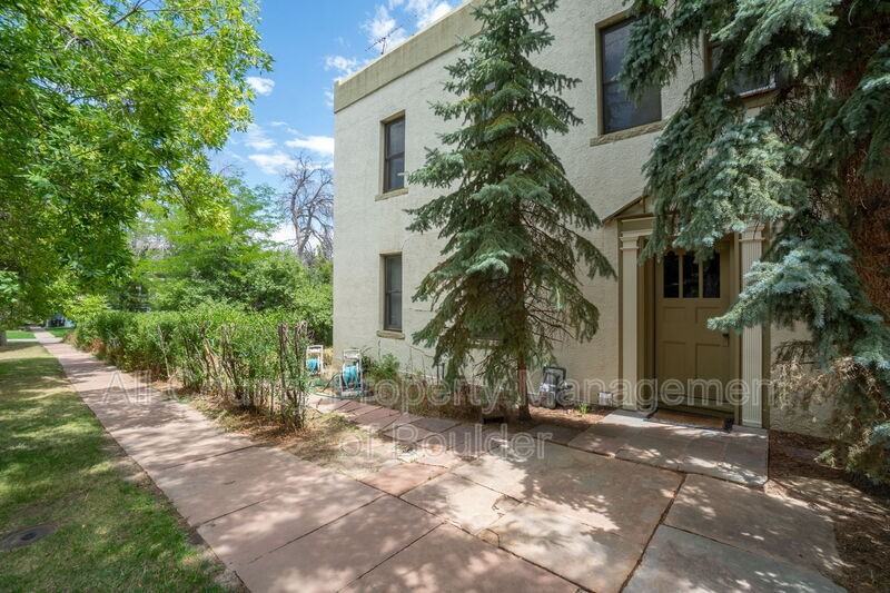 2408 8th St #4 - Photo 2 of 14