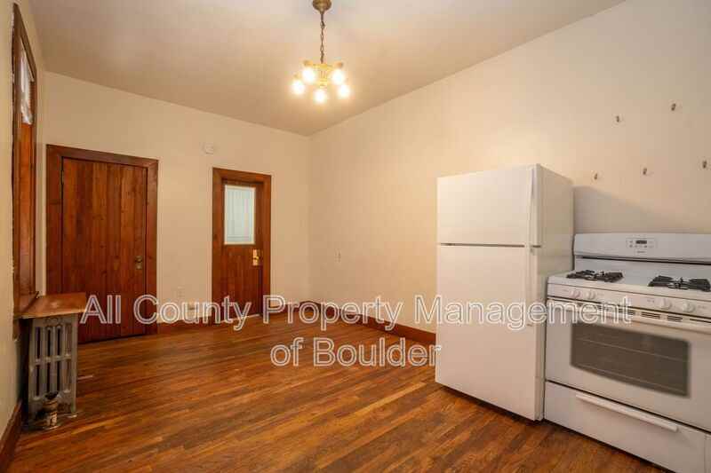 2408 8th St #4 - Photo 4 of 14