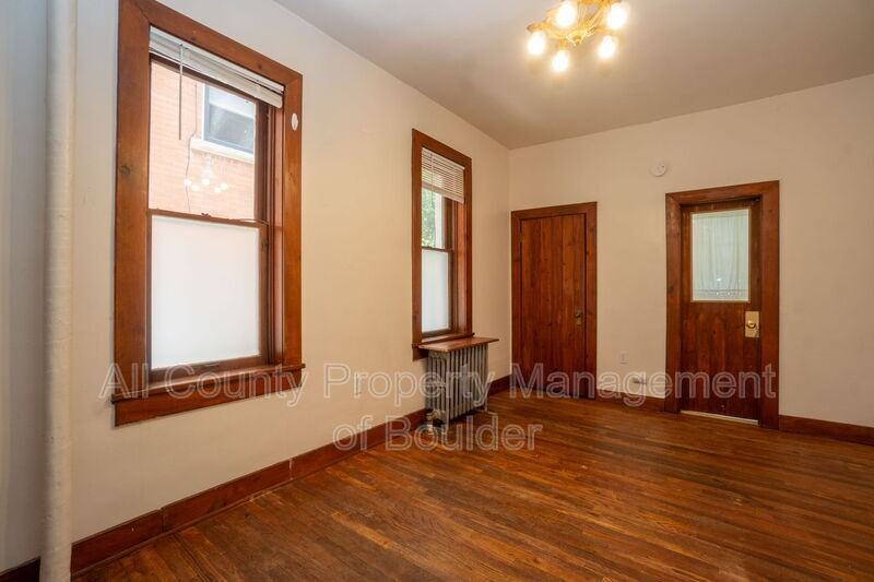 2408 8th St #4 - Photo 5 of 14