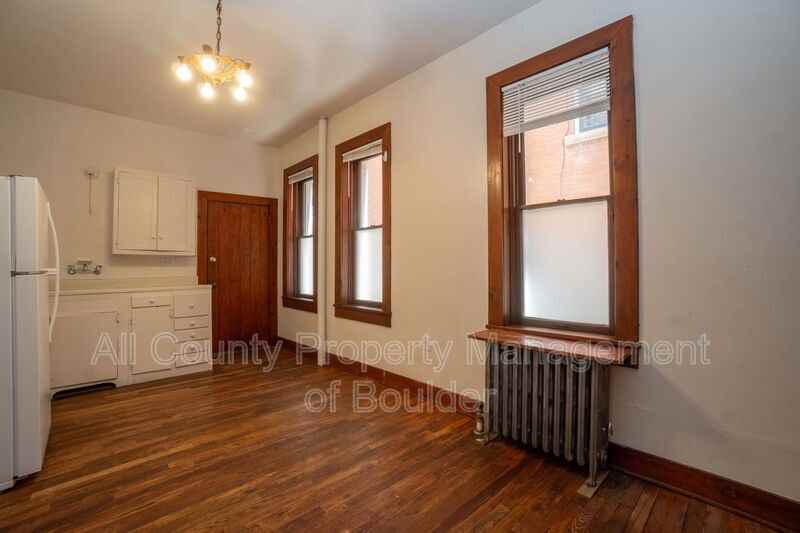 2408 8th St #4 - Photo 6 of 14