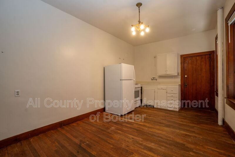 2408 8th St #4 - Photo 7 of 14