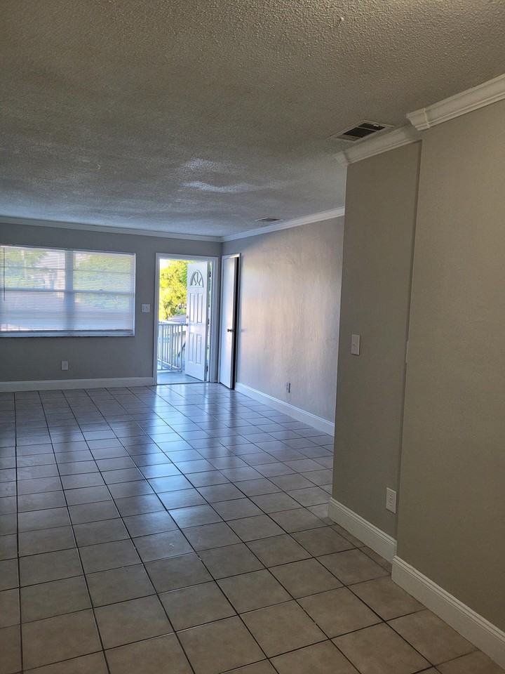 2241 Euclid Ave #4