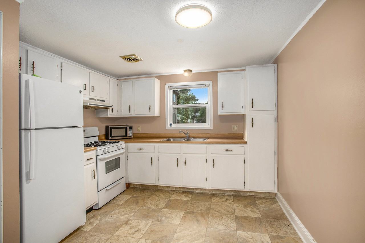 201 Orchard St - Photo 2 of 12