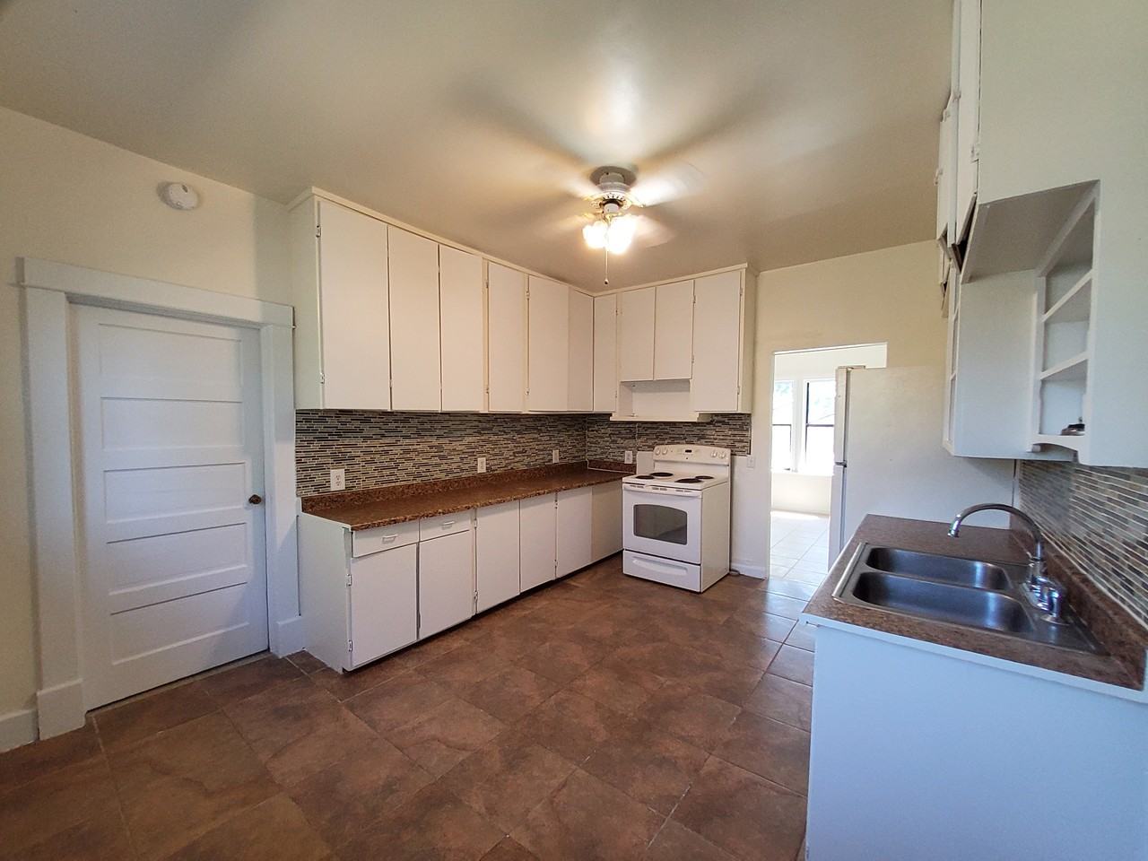 1901 K St - Photo 3 of 16