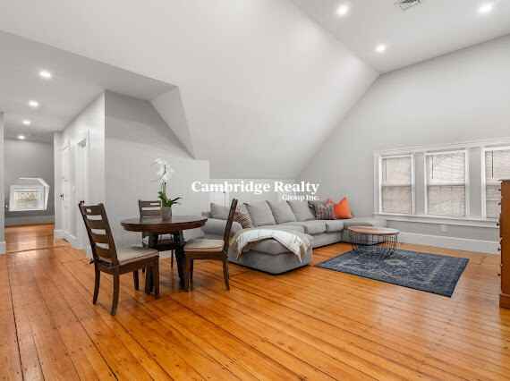 169 Hunnewell Ave #3A