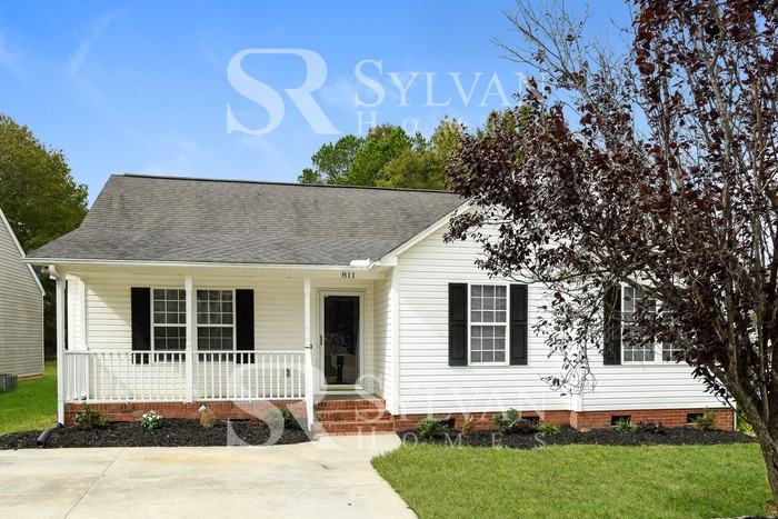 811 Eagle Bluff Ct - Photo 2 of 15