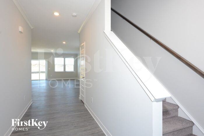 720 Locust Dr - Photo 2 of 15