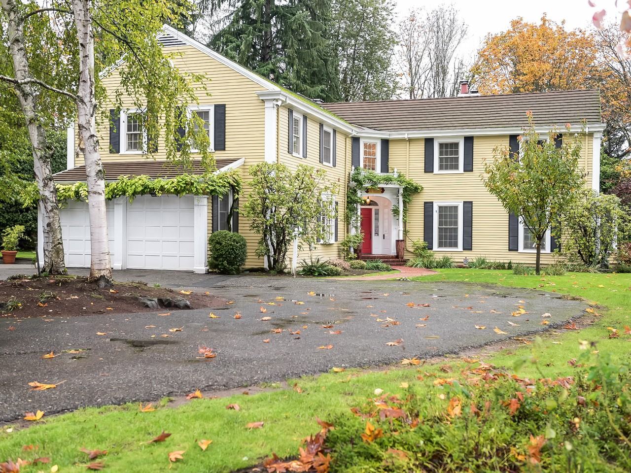 1915 Interlaken Dr E - Photo 3 of 36