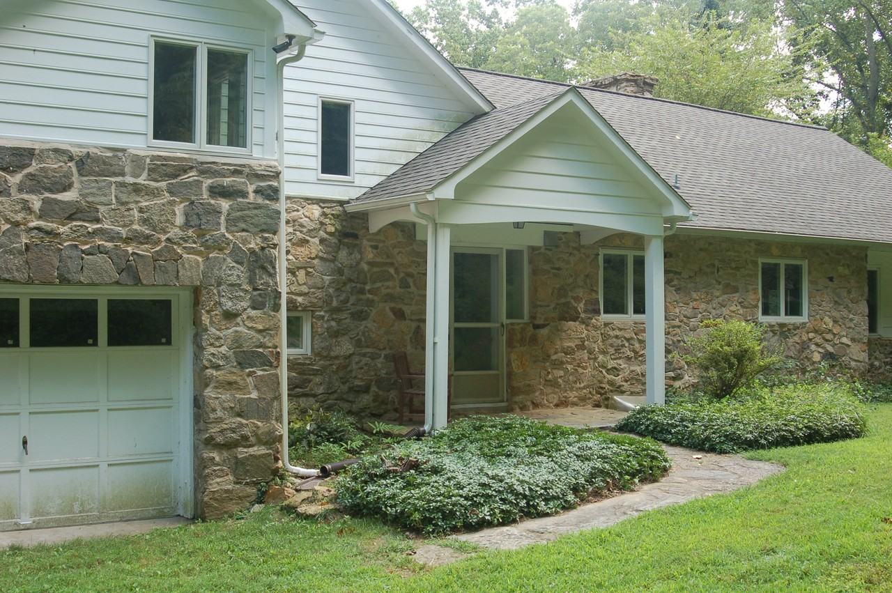 317 London Tract Rd - Photo 3 of 9