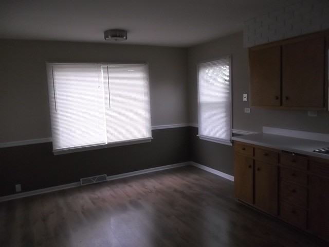 105 Queens Ln - Photo 2 of 16