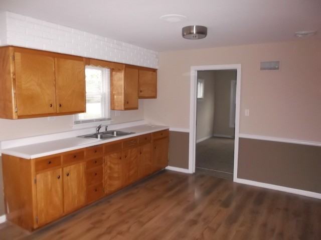 105 Queens Ln - Photo 3 of 16