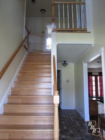 924 Eagle Dr - Photo 2 of 13