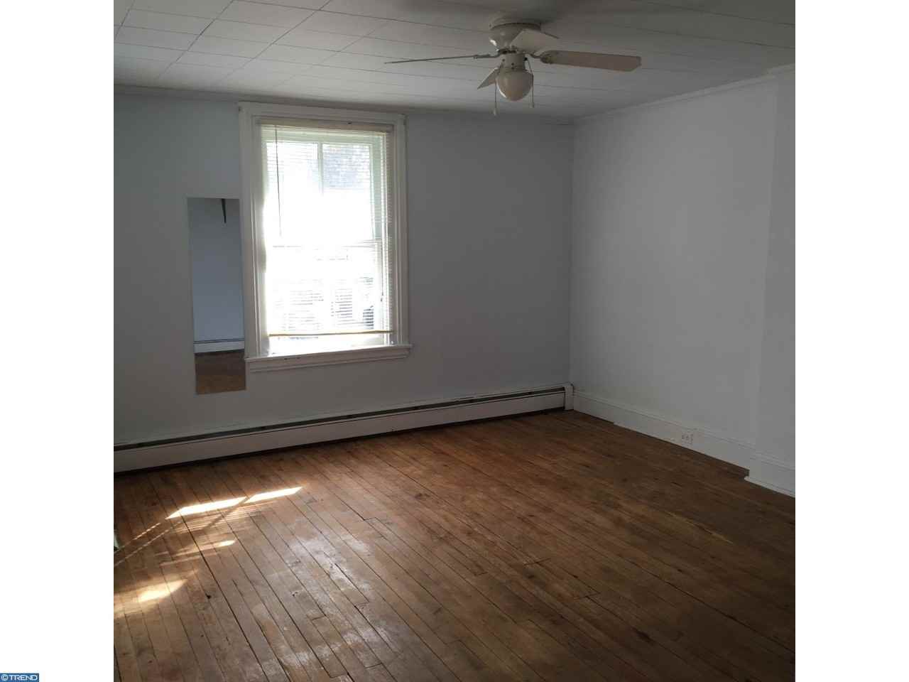 1037 Lancaster Ave - Photo 3 of 19