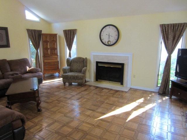 155 Dogwood Ct - Photo 2 of 12