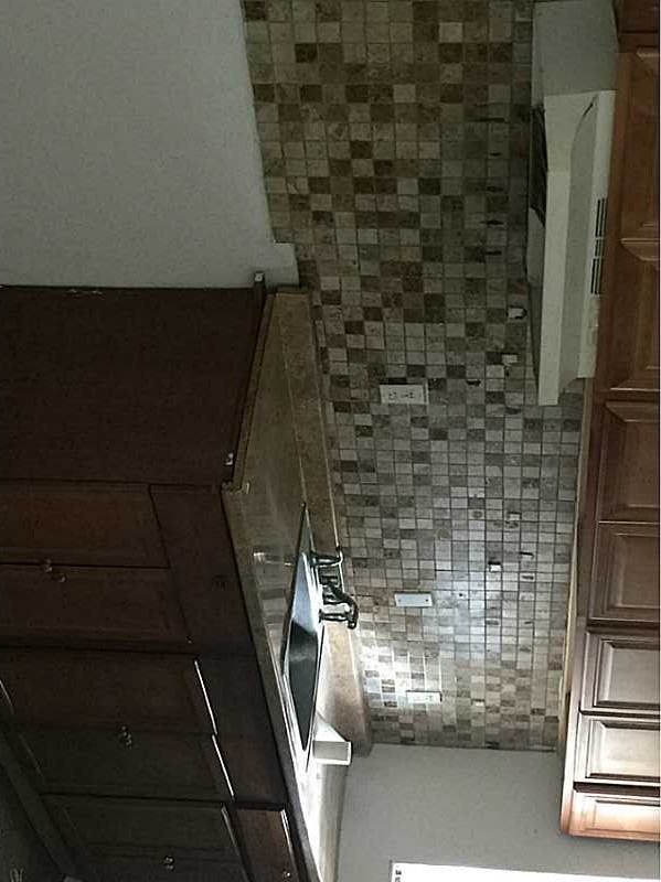 301 NW 12th Ave - Photo 2 of 3