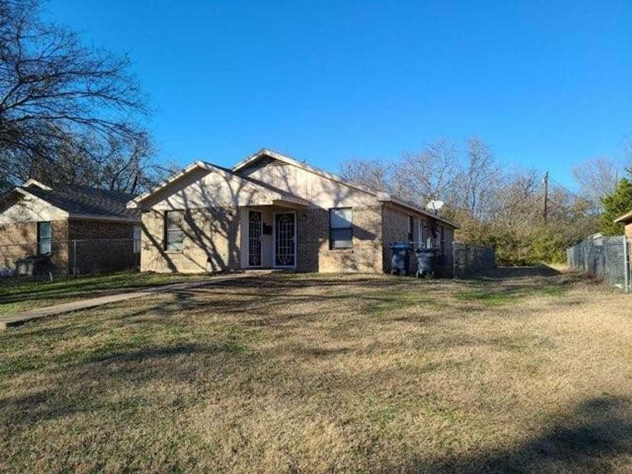 5021 5021 - 23 Vinson St - Photo 2 of 7