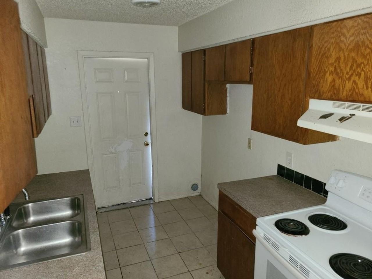 5021 5021 - 23 Vinson St - Photo 3 of 7