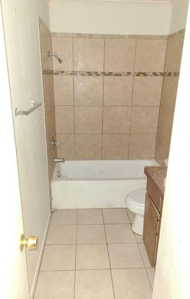 5021 5021 - 23 Vinson St - Photo 4 of 7