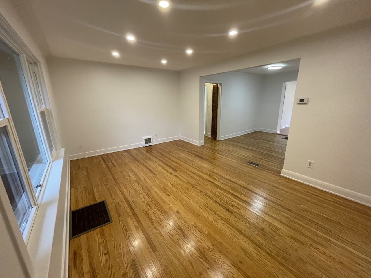 86 Woodward Avenue Main Floor - Photo 3 of 35