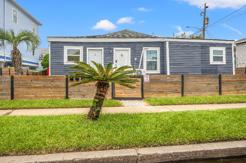 1321 35th St #4 - Photo 2 of 2