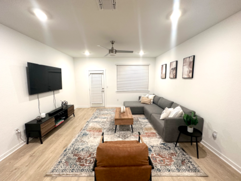 10905 Tildon Ave - Photo 2 of 10