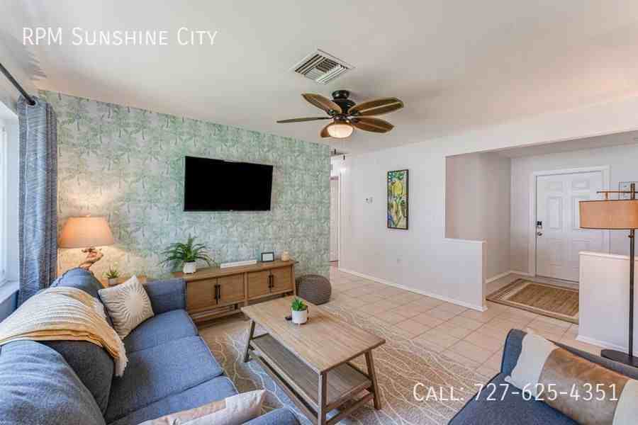 6808 122nd Ave - Photo 3 of 15