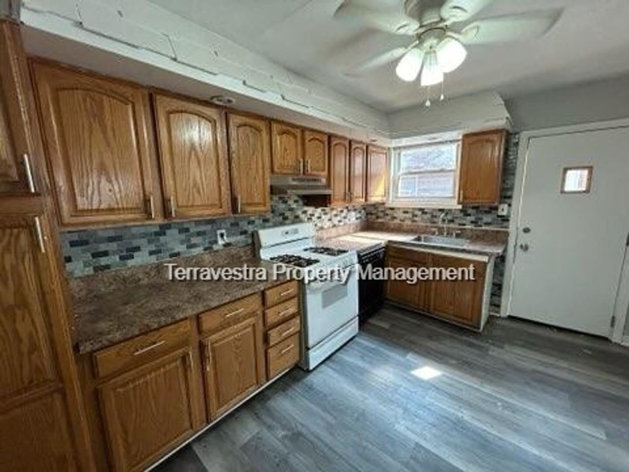 6020 Highland Ave - Photo 2 of 11