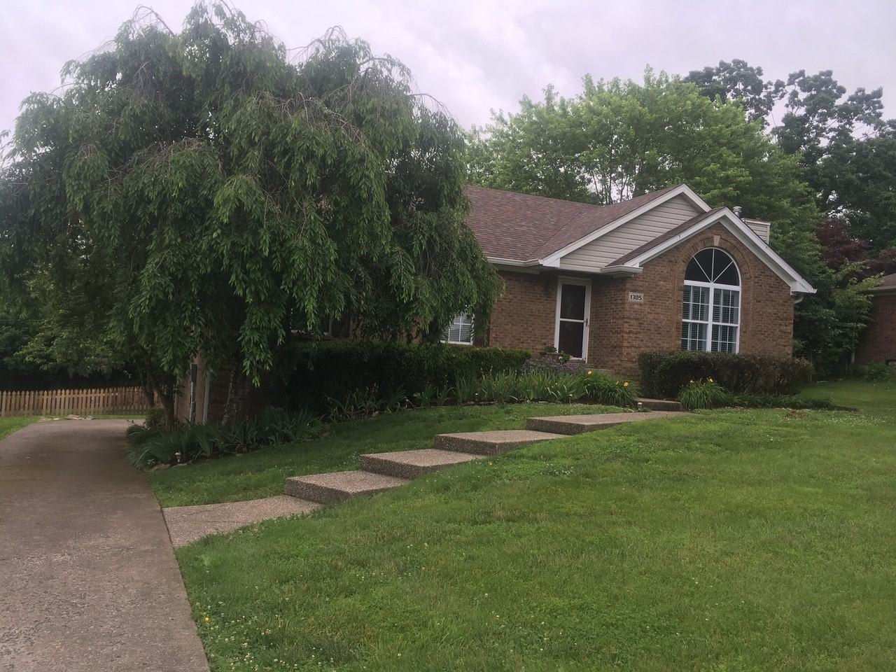 1305 Nightingale Ln - Photo 2 of 38