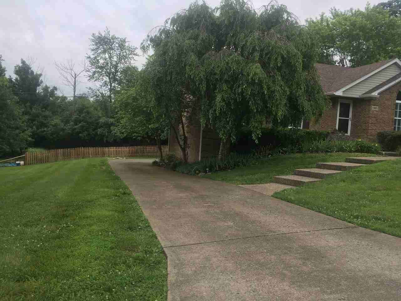 1305 Nightingale Ln - Photo 4 of 38