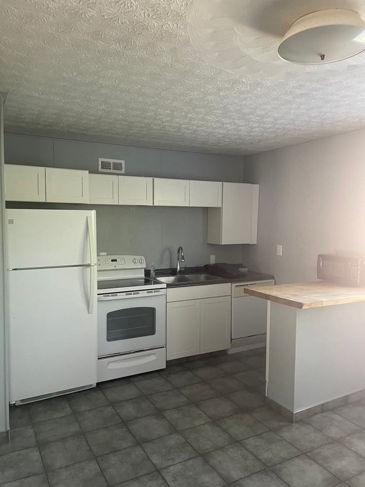 24 N Lewis St - Photo 5 of 16