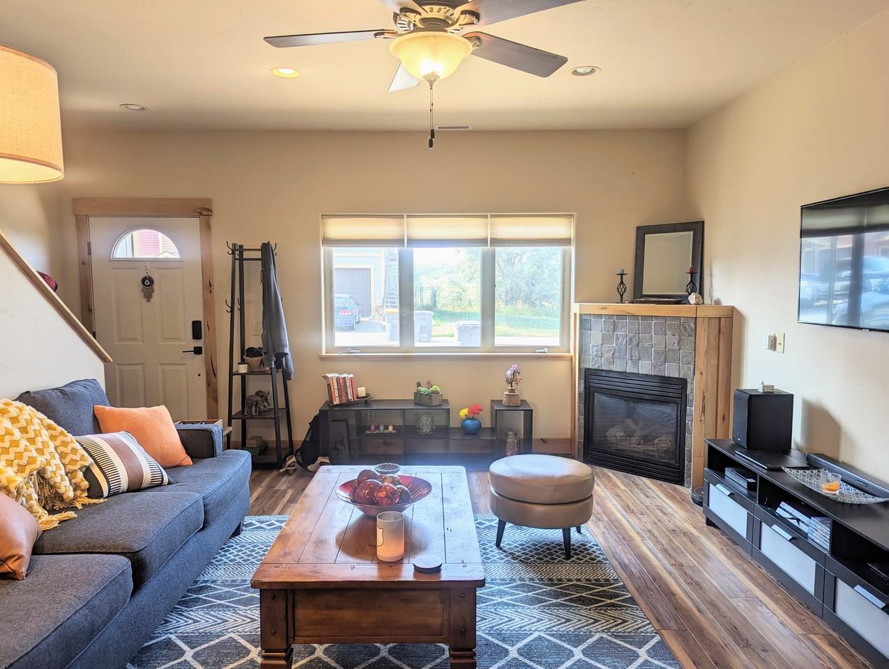 182 S 6th St #16 - Photo 2 of 17